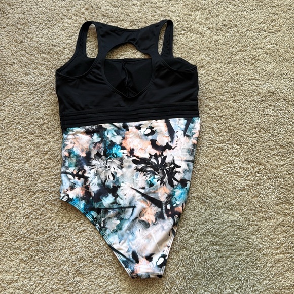 Roxy one piece bathing suit - Picture 4 of 4